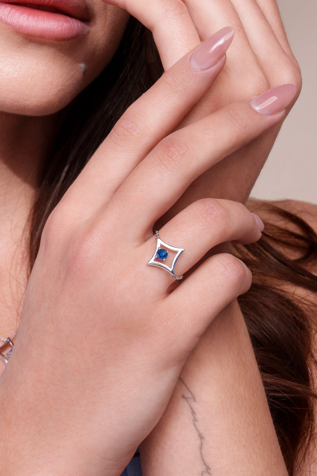 The Gilded Sky Chain Ring | 18k White Gold & Sapphire