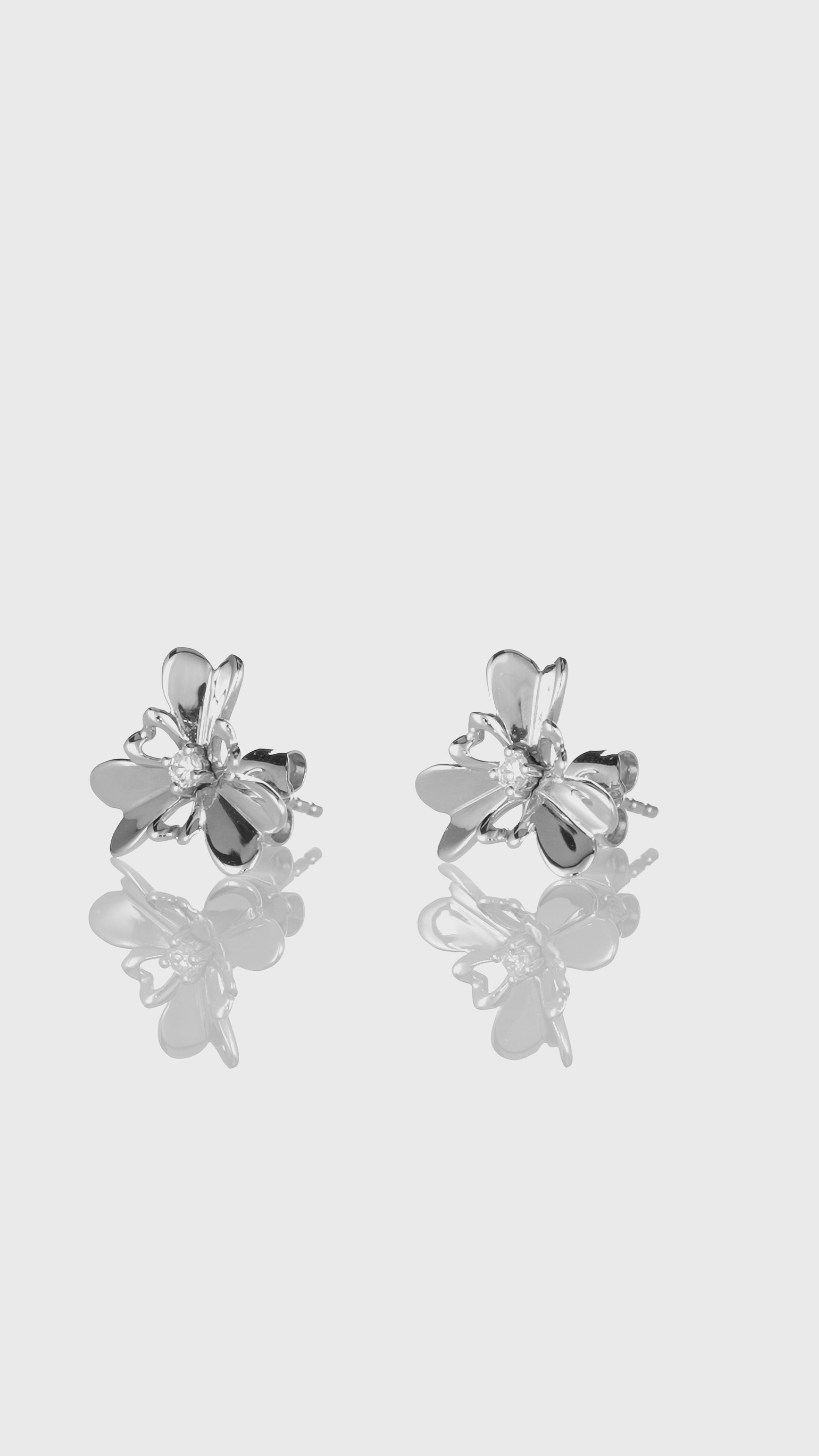 The Wild Heart Earrings | 18k White Gold & Diamond